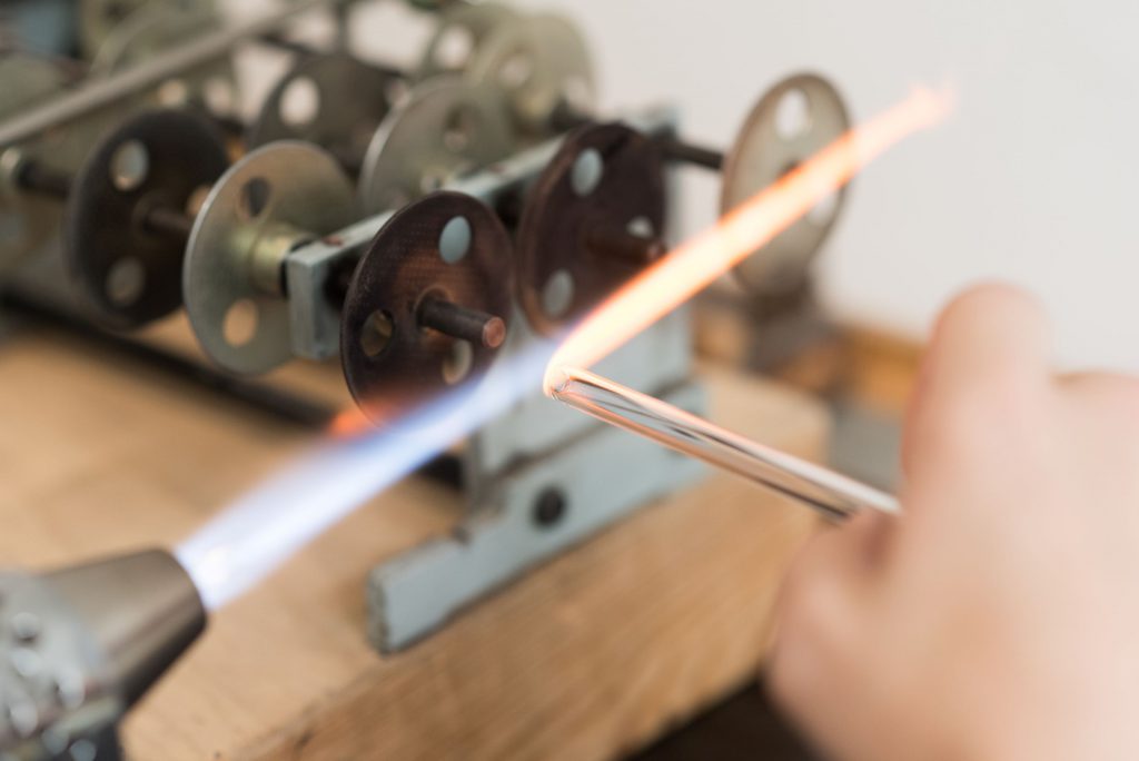 Herstellung der Glastrinkhalme mit Flame in Handarbeit